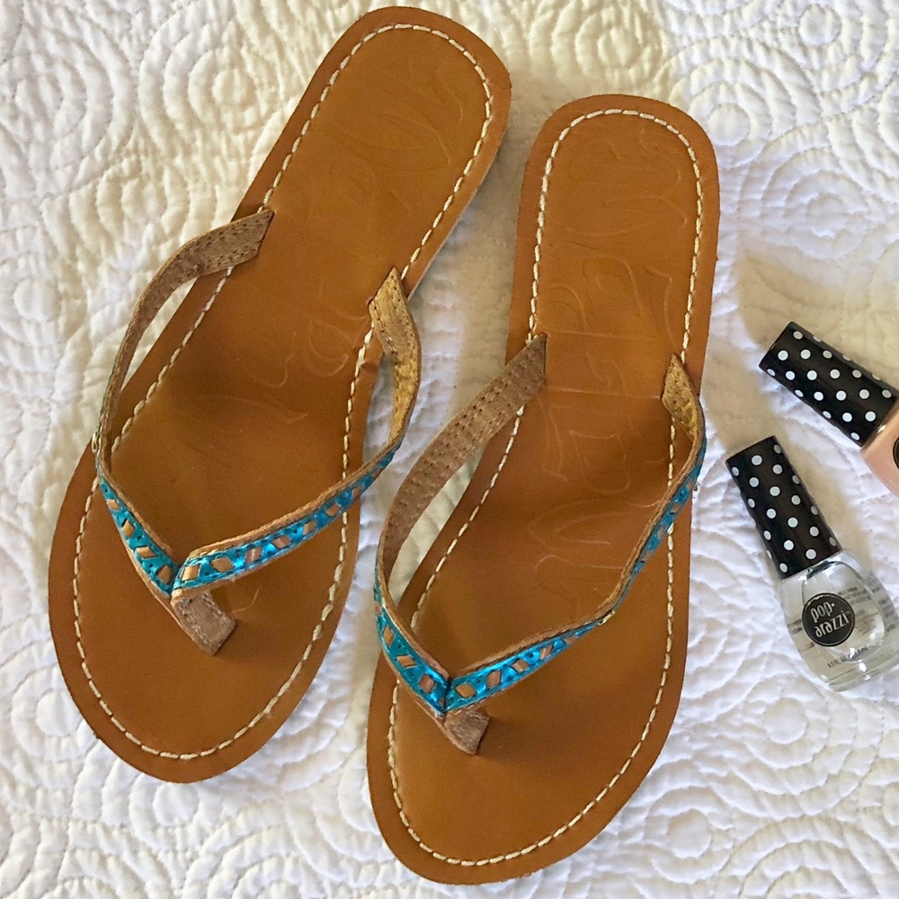 Maj Love cognac and blue sandals with gold accent
